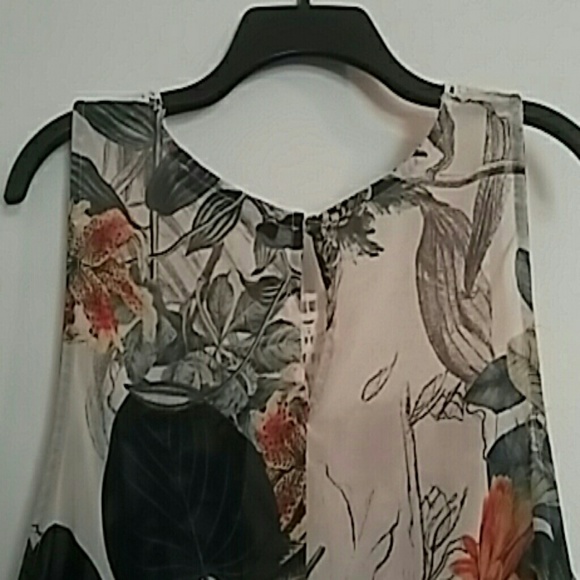 Sleevless Flowy Top - Picture 4 of 4